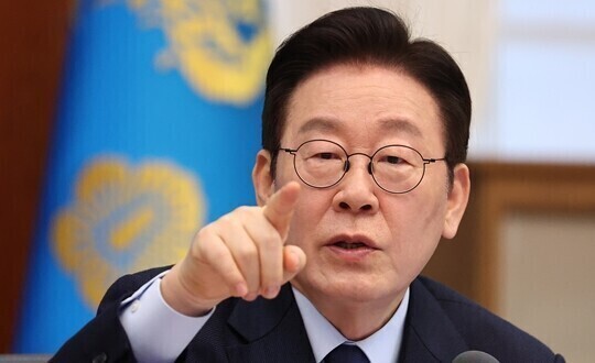 이재명 대통령이 자신이 기소된 쌍방울 대북송금 사건 재판과 관련해 검찰에 의한 증거 조작 정황에 대해 “강도나 납치 살인보다 더 나쁜 짓”이라고 비판했다. 사진 = 연합뉴스