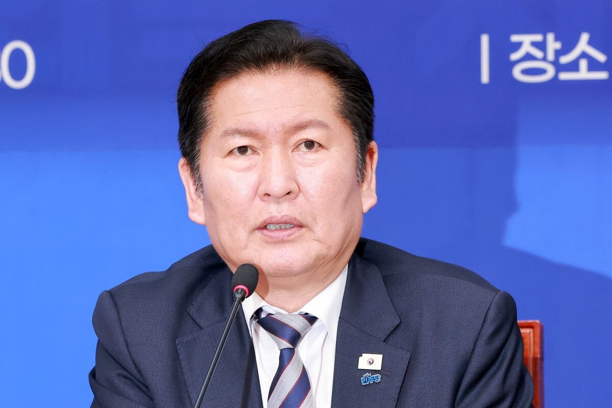정청래 대표가 4일 국회에서 열린 중앙당 및 시·도당 공천관리위원장 연석회의에 참석해 발언하고 있다. 사진=연합뉴스