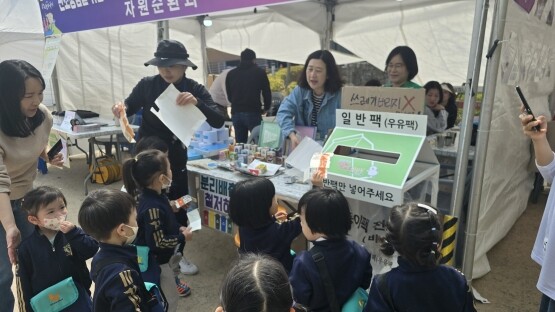 자원순환해설사 활동 장면. 사진=김해시 제공