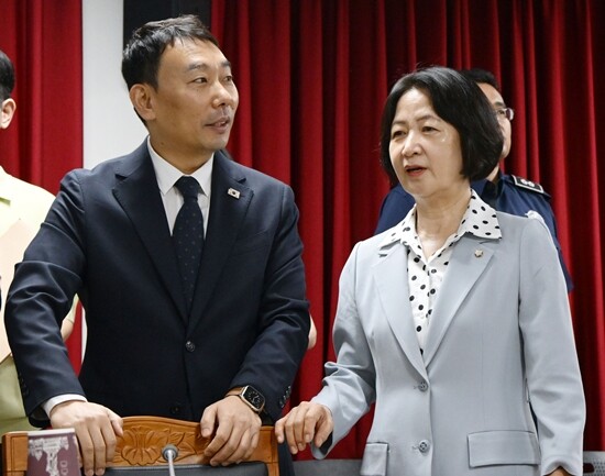 정부가 중대범죄수사청(중수청)·공소청 설치 재입법 예고안을 확정한 가운데 법제사법위원회의 추미애 위원장과 김용민 의원이 문제를 제기했다. 사진 = 최준필 기자