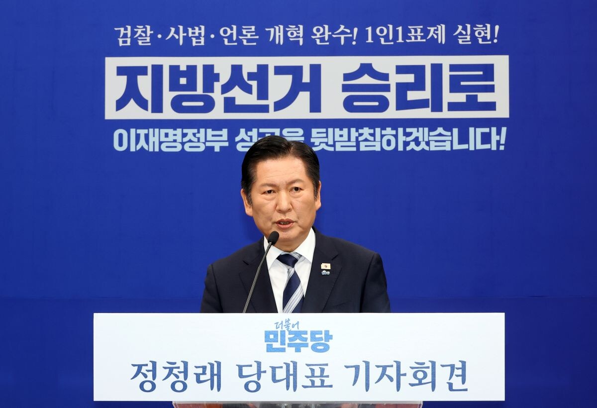 정청래 대표가 8일 국회에서 당 대표 취임 이후 두 번째 기자회견을 열고 있다. 사진=연합뉴스