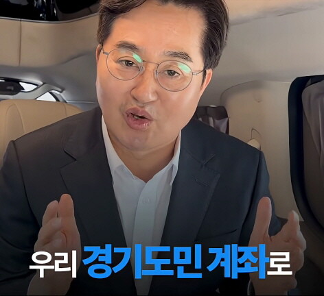 김동연 지사가 톨게이트를 지나며 맥쿼리로 입금되는 통행료가 도민 계좌로 입금되게 하겠다고 밝히고 있다. 사진=김동연 SNS캡쳐