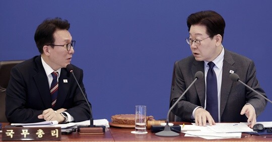김민석 국무총리가 3월 24일 청와대에서 열린 국무회의에서 이재명 대통령의 질문에 답하고 있다. 사진=연합뉴스