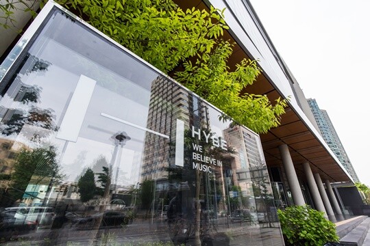 방시혁 의장은 지난해 5월에도 계열사를 누락한 혐의로 공정위에서 경고 조치를 받았다. 서울 용산구 하이브 사옥. 사진=최준필 기자