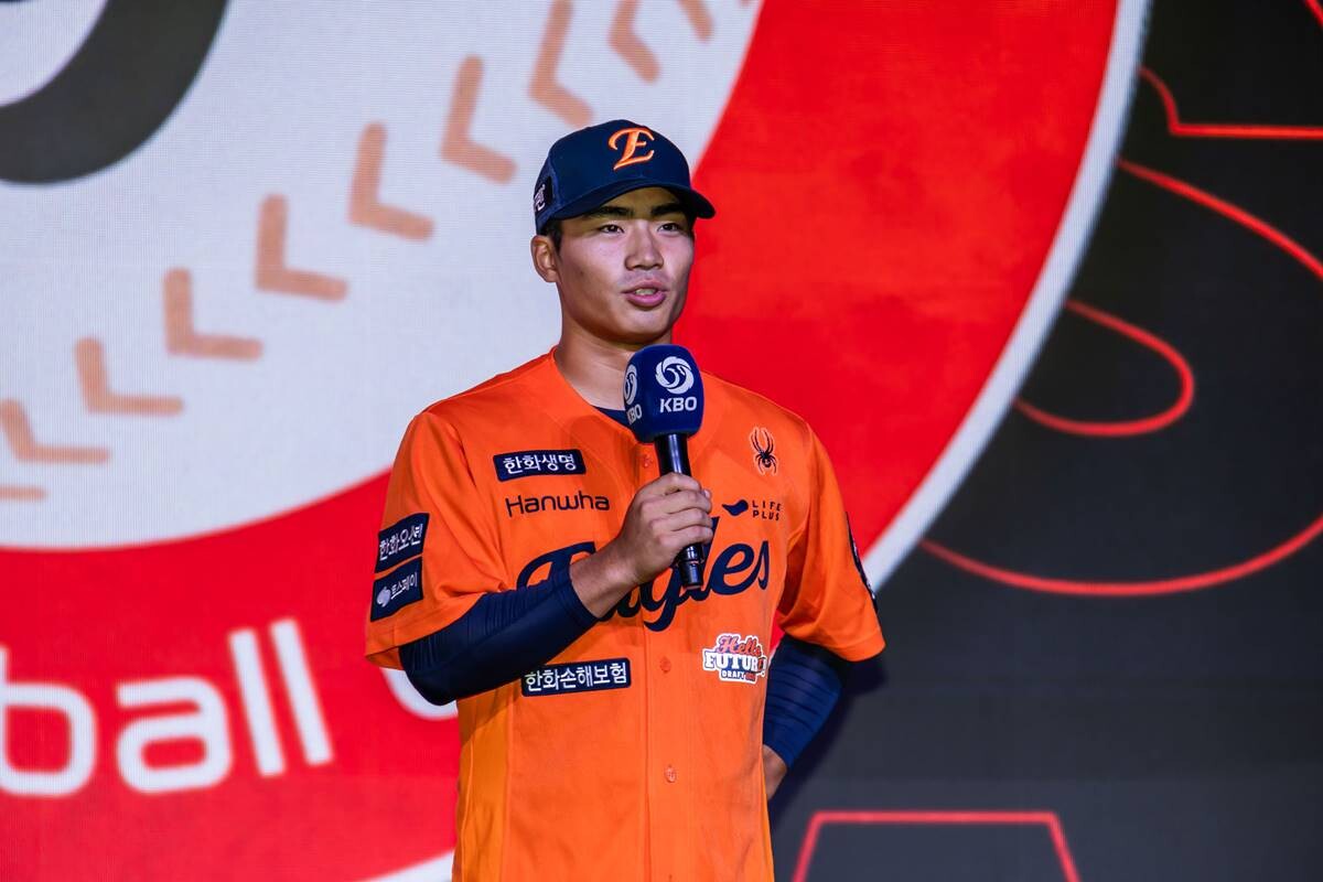2026 신인 드래프트 전체 3순위로 한화에 입단한 오재원이 개막 2연전부터 주전으로 활약했다. 사진=최준필 기자