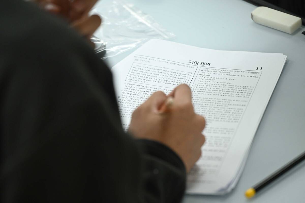 2026학년도 대학수학능력시험이 치러진 2025년 11월 13일 서울의 한 고등학교에 마련된 고사장에서 수험생이 시험을 준비하는 모습으로 기사 특정 내용과 관련 없음. 사진=사진공동취재단
