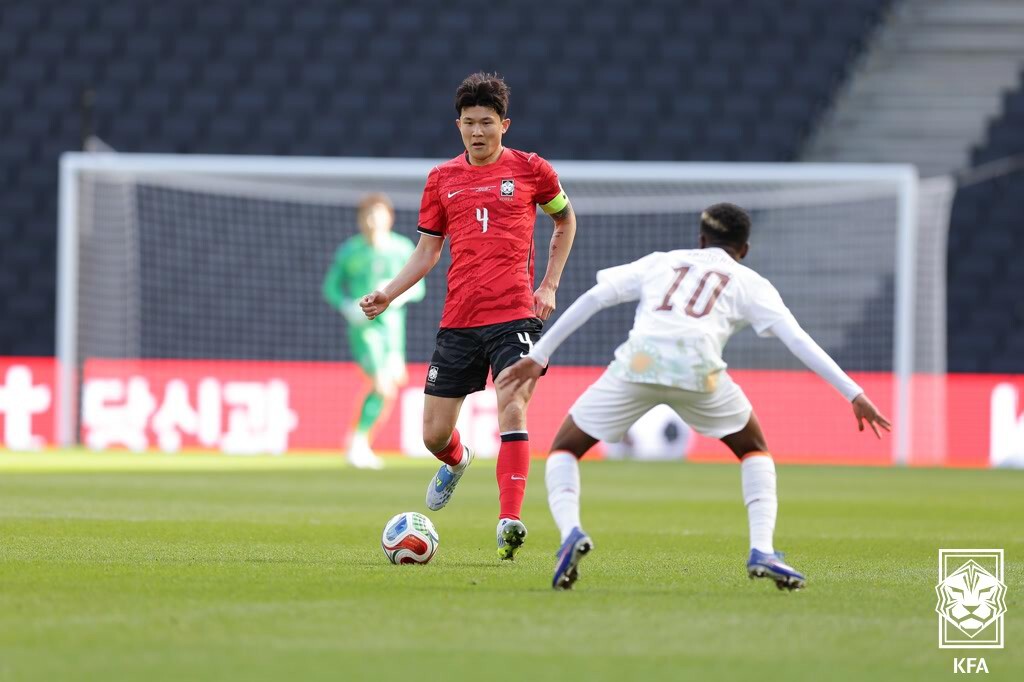 김민재는 지난해와 달리 이번 2연전에서 백3의 가운데 자리에 위치했다. 사진=KFA 제공