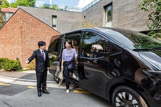 이웅열 코오롱 명예회장이 은퇴 후 투자한 기업으로 주목받은 파파모빌리티 경영권을 호텔 브랜드 매니지먼트 업체 UHC가 인수한 것으로 확인됐다. 사진=파파모빌리티 제공