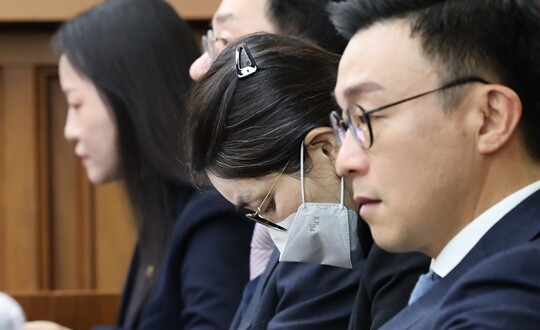 도이치모터스 주가조작과 명태균 공천개입, 통일교 청탁·뇌물수수 혐의 등으로 구속기소 된 김건희 씨가 지난해 12월 3일 서울중앙지법에서 열린 결심 공판에 출석했다. 사진=사진공동취재단