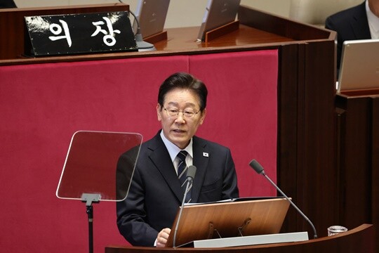 이재명 대통령이 지난 4월 2일 서울 여의도 국회 본회의장에서 중동 사태 대응 등을 위한 추가경정예산안에 대한 시정연설을 하고 있다. 사진=이종현 기자
