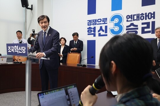 조국 조국혁신당 대표는 4월 14일 6·3 재보궐 선거 출마 기자회견에서 “저 조국만이 유일하게 이러한 극우 내란 정치세력을 모두 격퇴하고, 민주개혁 진영의 확실한 승리를 가져올 수 있다”고 말했다. 사진=박은숙 기자