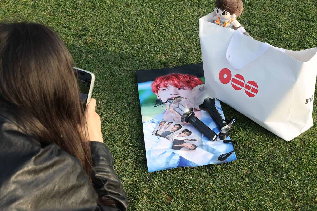 팬들이 소장하고 있는 BTS 굿즈들. 사진=임준선 기자