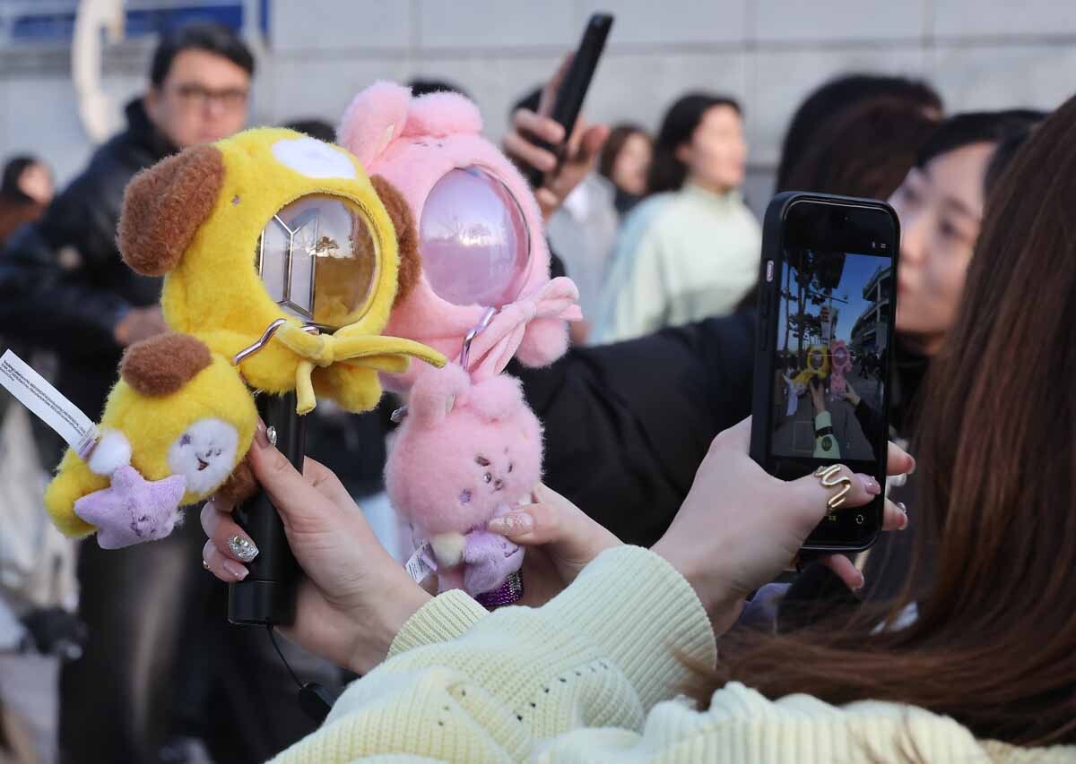 아미밤에 옷을 입힌 팬들도 눈에 띄었다. 사진=임준선 기자