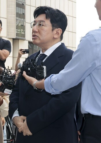 4월 21일 사기적 부정거래(자본시장법 위반) 혐의를 받는 방시혁 하이브 의장에 대해 서울경찰청 금융수사대가 구속영장을 신청했다. 사진=박정훈 기자