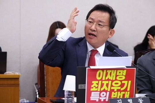 김형동 국민의힘 의원이 4월 28일 국회에서 열린 윤석열 정권 정치검찰 조작기소 의혹 사건 종합 청문회에서 서영교 위원장에게 항의 발언하고 있다. 사진=박은숙 기자