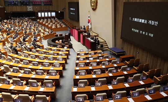 5월 7일 국회에서 열린 본회의에 개헌안이 상정된 가운데 국민의힘 의원들은 반대하며 불참해 자리가 비어 있다. 사진=박은숙 기자