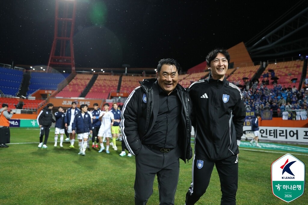 울산 김현석 감독(왼쪽)은 어수선하던 팀 분위기를 단숨에 바꿔놨다. 사진=한국프로축구연맹 제공