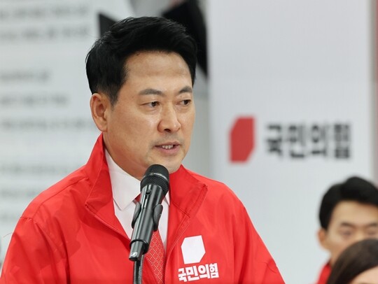 장동혁 국민의힘 대표가 6월 3일 오후 서울 여의도 중앙당사에서 투표용지 부족 관련 브리핑을 하고 있다. 사진=박은숙 기자