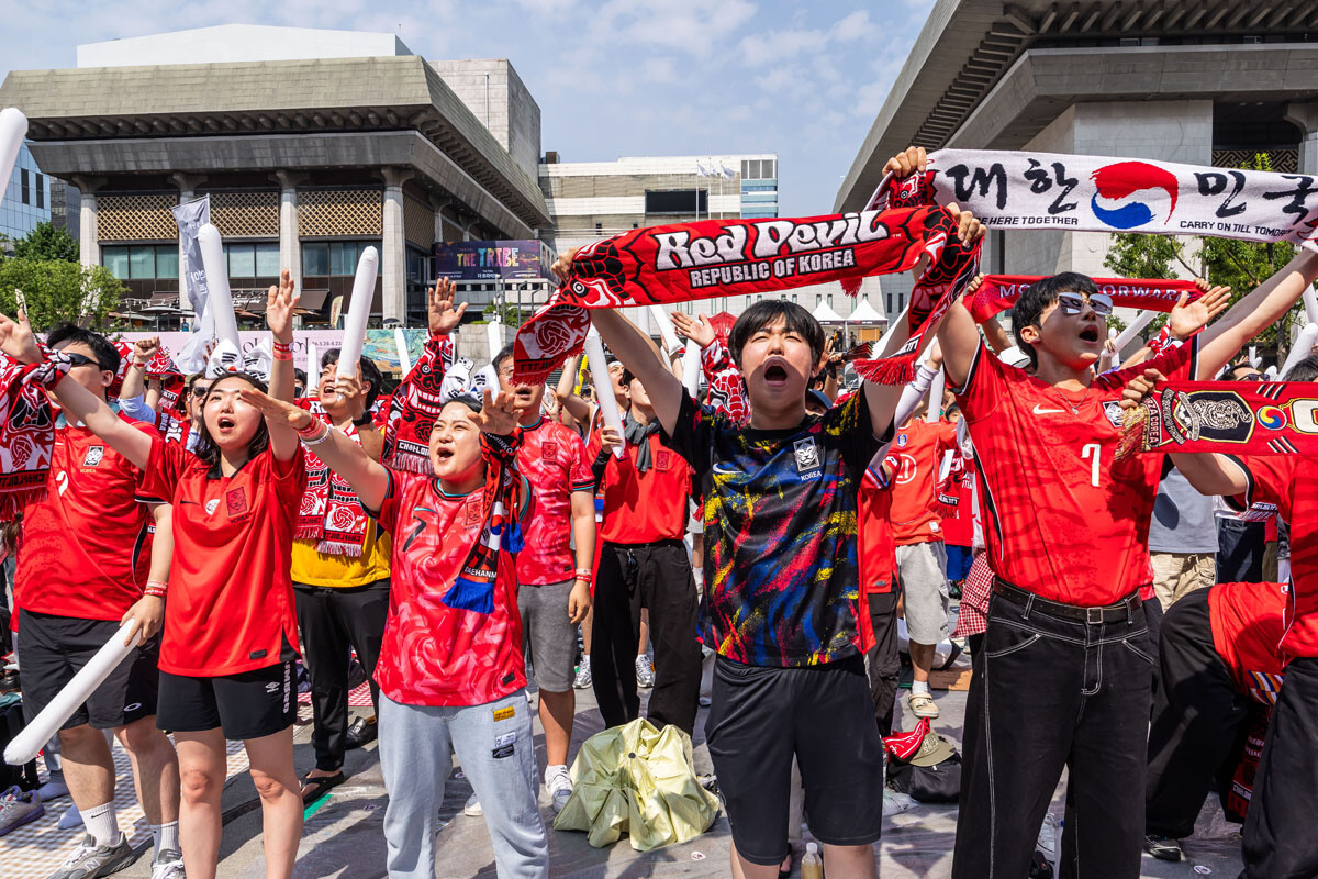 "대~한민국" 구호를 외치는 시민들. 사진=최준필 기자