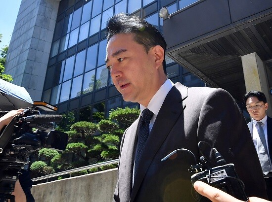 6월 23일 오후 서울 서초구 서울회생법원에서 열린 비공개 대표자 심문에 홍정도 중앙그룹 부회장(사진)과 홍정인 메가박스중앙·콘텐트리중앙 대표가 참석했다. 사진=박정훈 기자