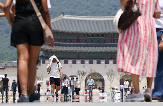 본격적인 더위가 시작됐다. 충분한 수분 섭취로 탈수를 예방해야 한다. 사진=박정훈 기자