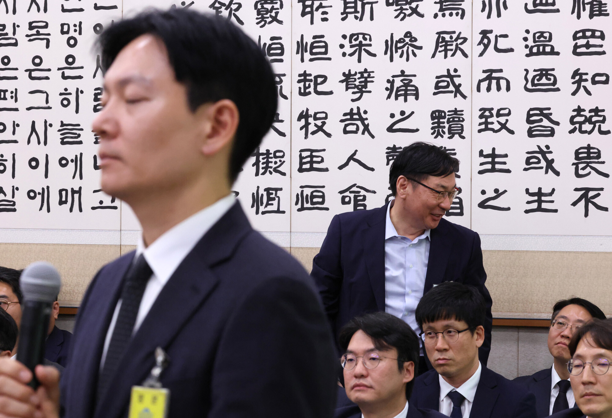 이 전 부지사 ‘연어 술파티 발언’은 2023년 10월 박상용 검사 탄핵소추 사건 조사 청문회에서 나왔다. 박상용 검사와 이 전 부지사. 사진=박은숙 기자