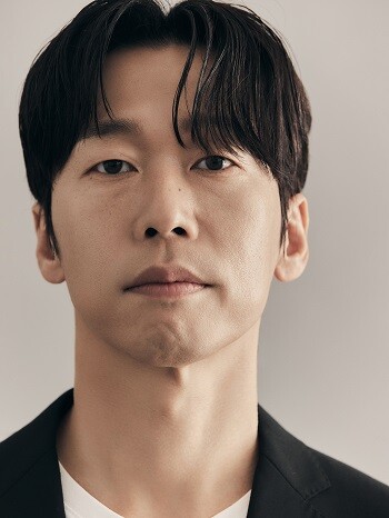최고 시청률 11.8%를 기록하며 종영한 SBS 금토드라마 '멋진 신세계'에서 배우 윤병희는 남주인공 차세계의 비서실장 손재한을 연기했다. 사진=눈컴퍼니 제공