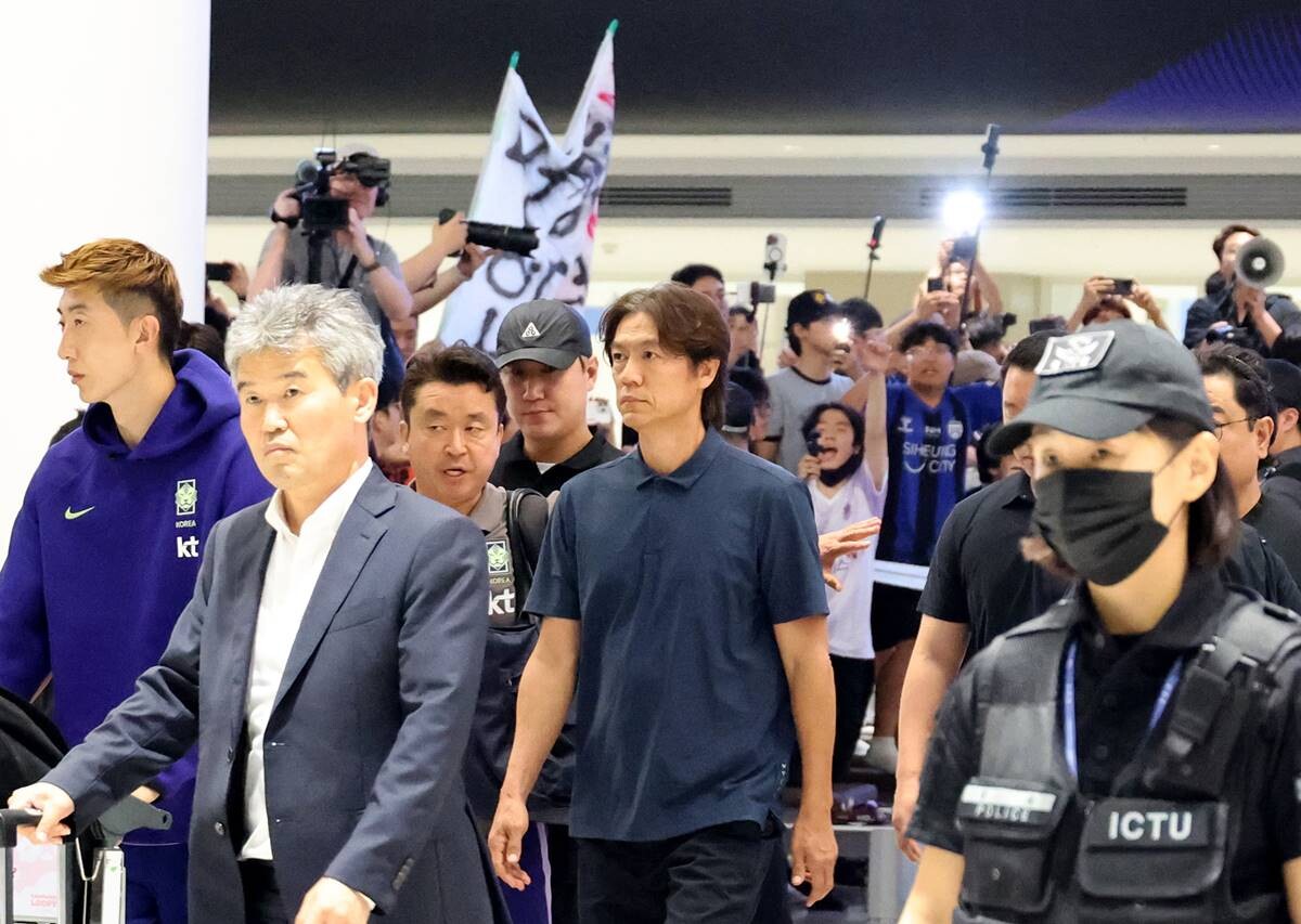 2026 북중미 월드컵 일정을 마친 홍명보 감독이 30일 새벽 인천국제공항을 통해 입국했다. 사진=최준필 기자