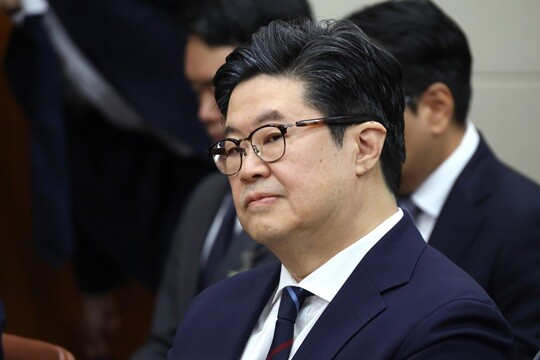 지난해 10월 국정감사에 증인으로 출석한 김병주 MBK파트너스 회장. 사진=박은숙 기자