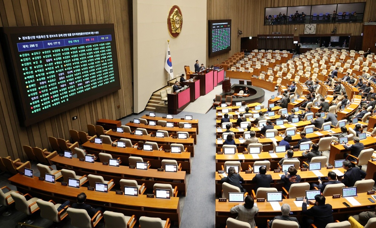 이른바 ‘허위조작정보 근절법’으로 불리는 정보통신망법 개정안이 지난해 12월 24일 국회 본회의에서 통과됐다. 사진=연합뉴스