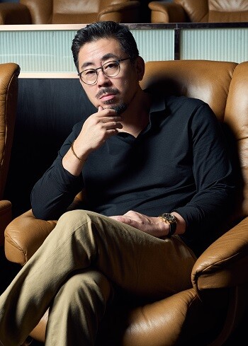 한국 장르영화 안에서 가장 집요한 연출자 중 하나로 꼽혀온 나홍진 감독(51)이 10년 만에 새 장편 ‘호프’로 돌아왔다. 사진=플러스엠 엔터테인먼트 제공