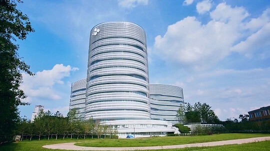 부동산업계 일각에서 CJ제일제당이 연구개발 핵심 거점인 경기도 수원 ‘CJ블로썸파크’(사진) 앞 주차장 부지를 매물로 내놨다는 얘기가 나오고 있다. 사진=CJ제일제당 홈페이지