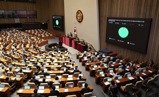 7월 30일 국회 본회의에서 제9회 전국동시지방선거 투표용지 부족 사태 등 국민참정권 침해 의혹 진상규명을 위한 특별검사의 임명 등에 관한 법률안이 가결되고 있다. 사진=박은숙 기자