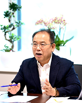 우성진 대구 동구청장이 '일요신문i'와 인터뷰하고 있다. 사진=동구청 제공