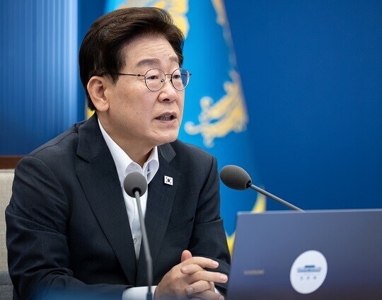 이재명 대통령이 지난 13일 청와대에서 열린 수석보좌관회의에서 발언하고 있다. 사진=연합뉴스