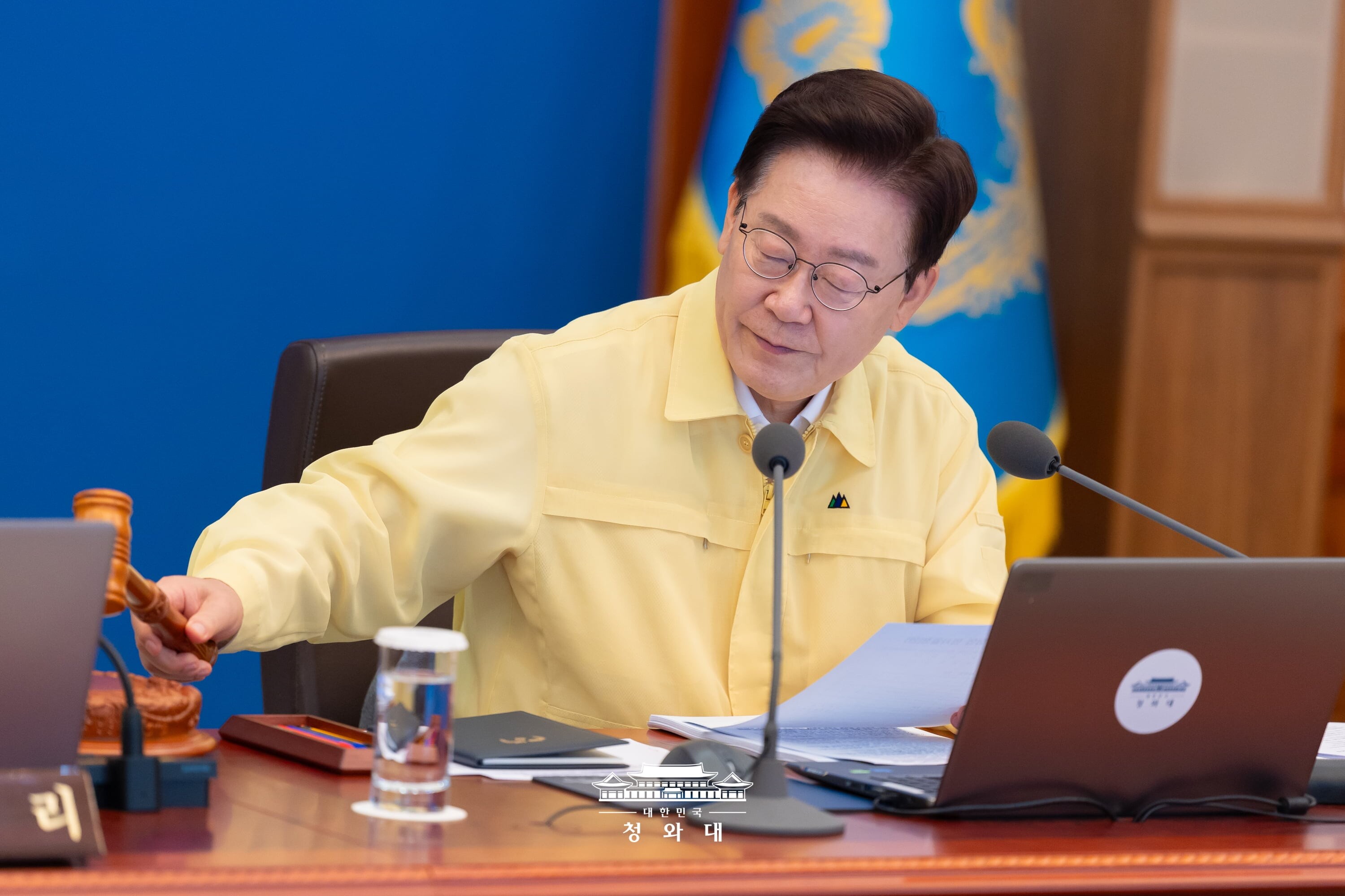 이재명 대통령은 8월 19일 소셜미디어를 통해 “여러 차례 밝힌 것처럼 나는 트럼프 대통령의 ‘피스 메이커’ 활동을 촉진하는 ‘페이스 메이커’ 역할에 최선을 다할 것”이라고 밝혔다. 8월 18일 제1회 을지국무회의를 주재하는 이재명 대통령. 사진=청와대 제공