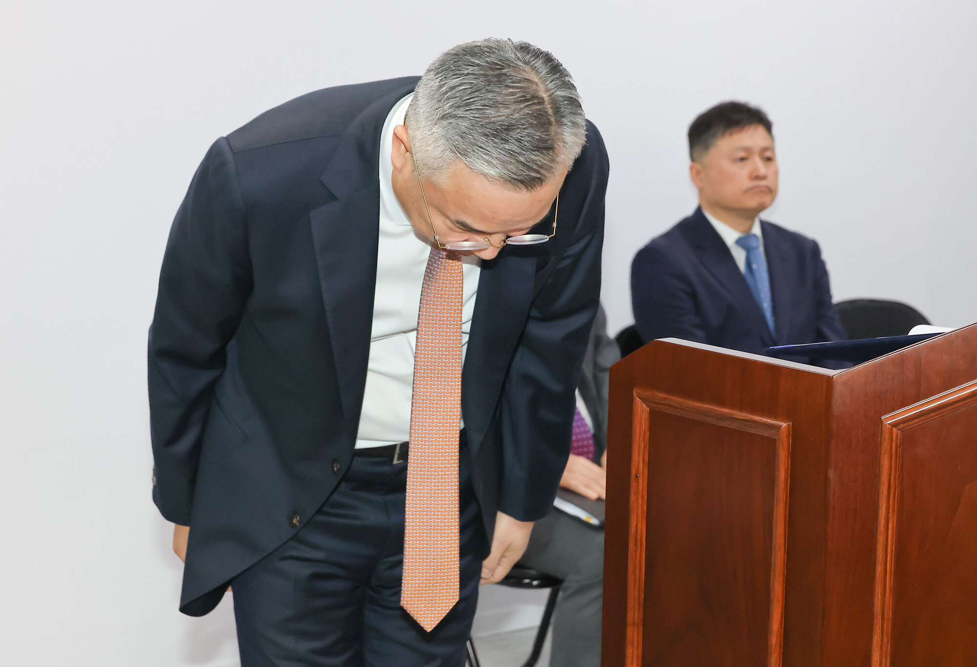 3대 특검 이후 남은 의혹을 수사해 온 권창영 2차 종합특별검사가 인사하고 있다. 사진=임준선 기자
