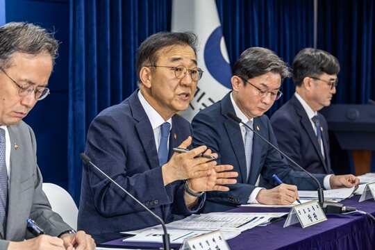 김윤덕 국토교통부 장관이 8월 13일 열린 전월세 및 매매시장 안정을 위한 주택 신속공급 방안 및 부동산 시장 안정을 위한 금융 종합대책 정부합동 브리핑에서 발언하고 있다. 사진=최준필 기자