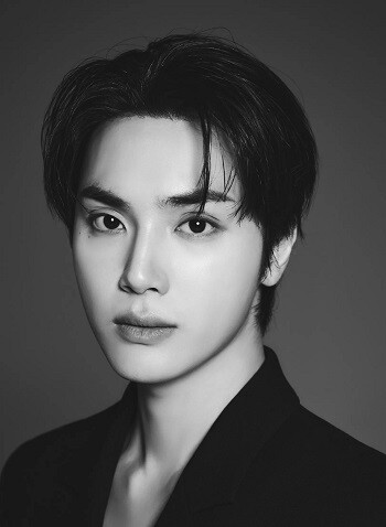 더보이즈 전 멤버 주학년은 일본 AV 배우와의 사적인 만남으로 그룹 탈퇴, 전속계약을 해지했으나 이후 재판에서 계약 해지 사유에 해당하지 않는다는 판단을 받았다. 사진=원헌드레드레이블 제공