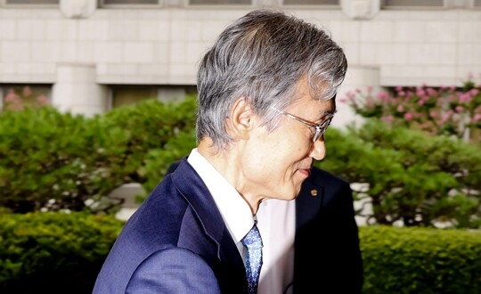 조희대 대법원장이 8월 21일 서울 서초구 대법원으로 출근하고 있다. 사진=박정훈 기자
