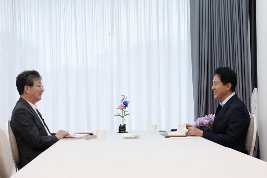 오세훈 서울시장과 유승민 전 의원이 9월 3일 서울 용산구 서울시장 공관에서 면담을 하고 있다. 사진=서울시 제공