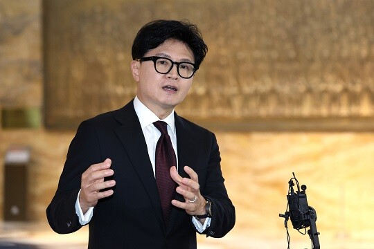 한동훈 무소속 의원이 9월 9일 국회 로텐더홀에서 김승원 법무부 장관 후보자 의혹에 대해 입장을 밝히고 있다. 사진=박은숙 기자