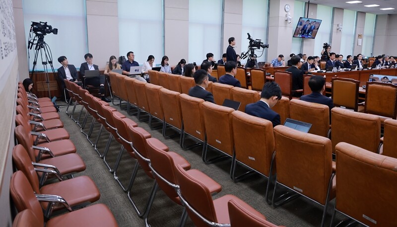 지난 15일 국회 법제사법위원회에서 진행된 김승원 법무부 장관 후보자 인사청문회의 증인석이 비어 있다. 사진=연합뉴스