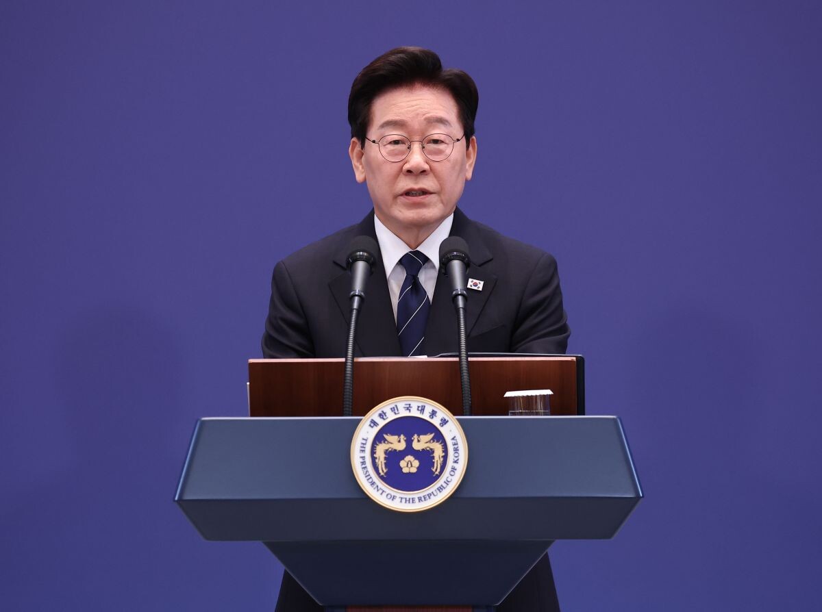 이재명 대통령이 18일 청와대 영빈관에서 열린 기자회견에서 취재진 질문에 답하고 있다. 사진=연합뉴스