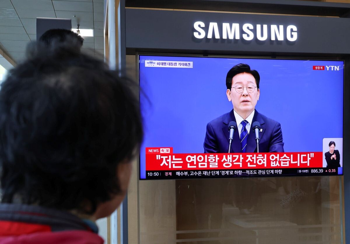 이재명 대통령이 18일 청와대 영빈관에서 열린 현안 기자회견 모두발언에서 연임 관련 입장을 밝히고 있다. 사진=박정훈 기자