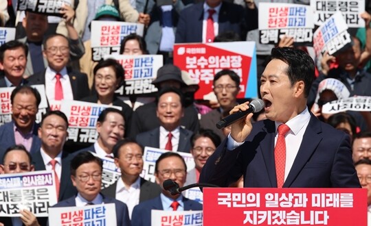 국민의힘 장동혁 대표가 9월 22일 국회 본청 앞에서 열린 ‘이재명 정권 실정 대국민 보고대회’에서 발언을 하고 있다. 사진=박은숙 기자