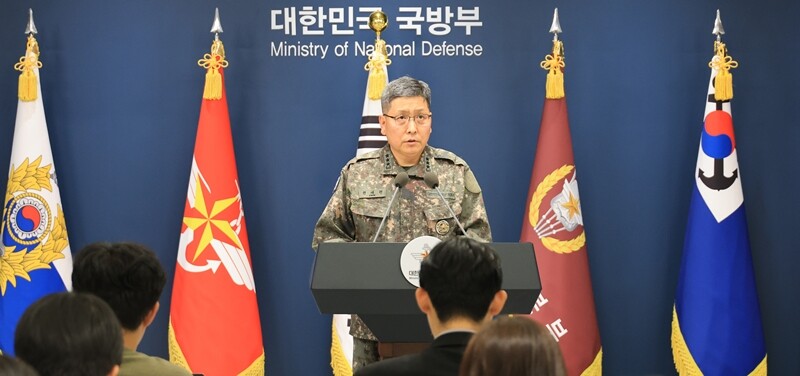권대원 합동참모본부 차장이 지난 28일 서울 용산구 국방부에서 '비무장지대 지뢰 추정 폭발 사고' 관련 브리핑을 하고 있다. 사진=연합뉴스