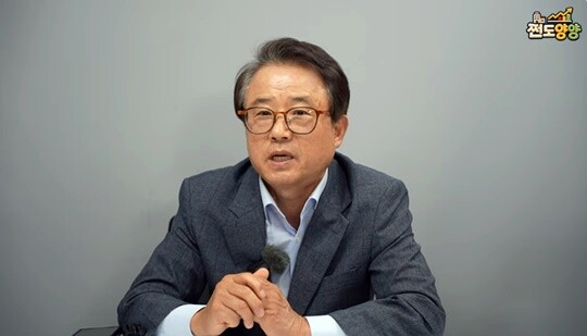 노무현 정부에서 종합부동산세 도입을 담당했던 권혁세 전 금융감독원장(당시 재정경제부 세제실 재산소비세제국장)이 노 전 대통령도 부동산 정책 실패를 반성하고 전 부처에 그 원인을 백서로 남기도록 했던 일화를 공개했다. 사진=일요신문 유튜브 ‘일요신문 경제TV 쩐도양양’ 캡처