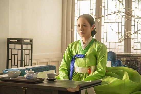 '스캔들'은 손예진이 20여 년간 의식적으로 피해왔던 사극의 매력을 다시 깨닫게 해주는 작품이었다. 사진=넷플릭스 '스캔들' 스틸컷