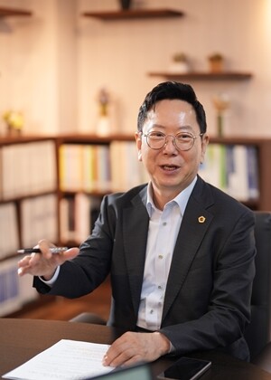 9월 30일 서울시의회 의원회관 도서관에서 인터뷰하고 있는 김광철 서울시의원. 사진=김광철 서울시의원실 제공